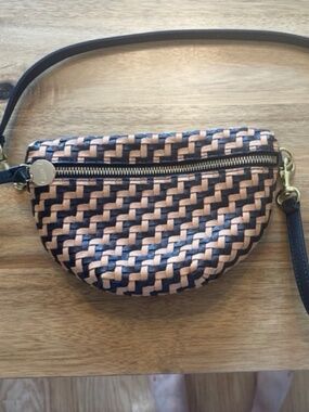 Clare V. Petite Fanny – Black/Natural Woven Zig-Zag – Belt Bag / Crossbody